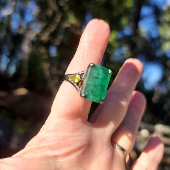 17k green Beryl emerald cut & pear cut Peridot sterling & rhodium ring sz7 - Picture 9 of 10